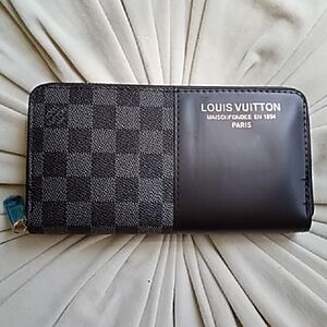 Designer Fashion Leather Zip Wallet
